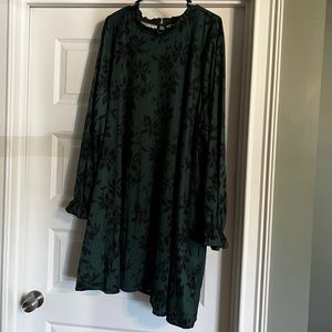 Green floral dress with small details